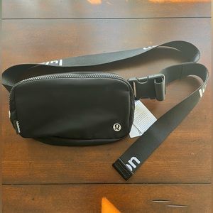 NWT Lululemon Everywhere Belt Bag